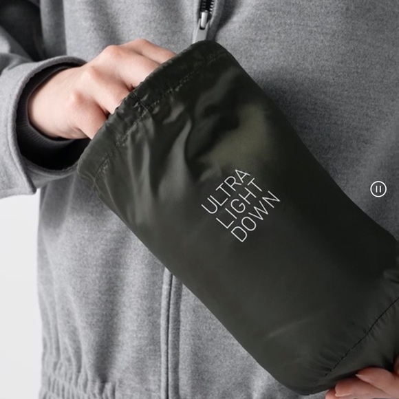 ULTRA LIGHT DOWN JACKET UNI QLO Black lightly worn, no holes or defects #002 - Picture 4 of 4